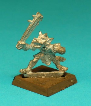 Pose 1, variant E. This figure is armed with a spiked wooden club. He is looking forwards, with 2 small horns and a part-open mouth with sharp teeth on show.